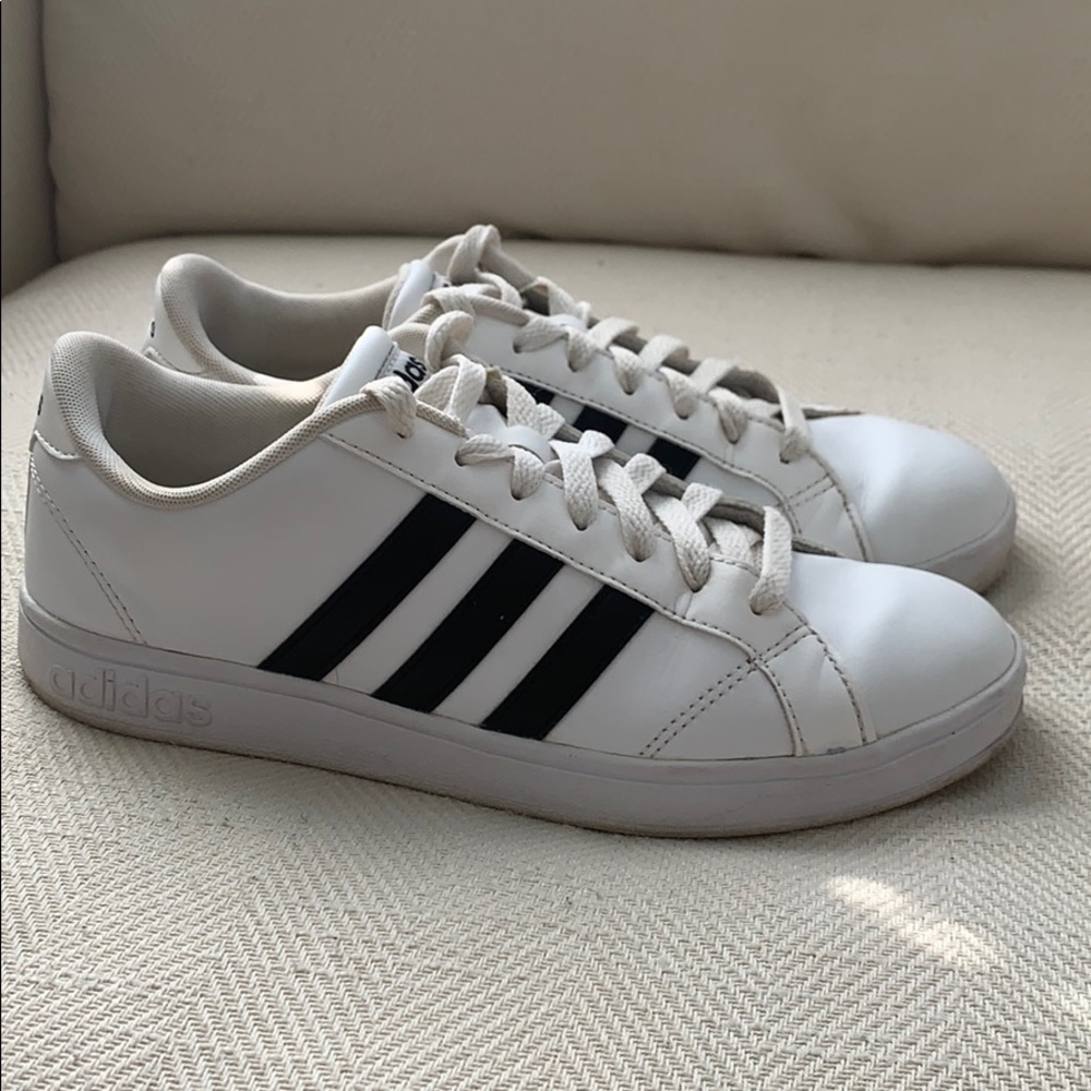 MAKE AN OFFER! Adidas Grand Court Sneaker
